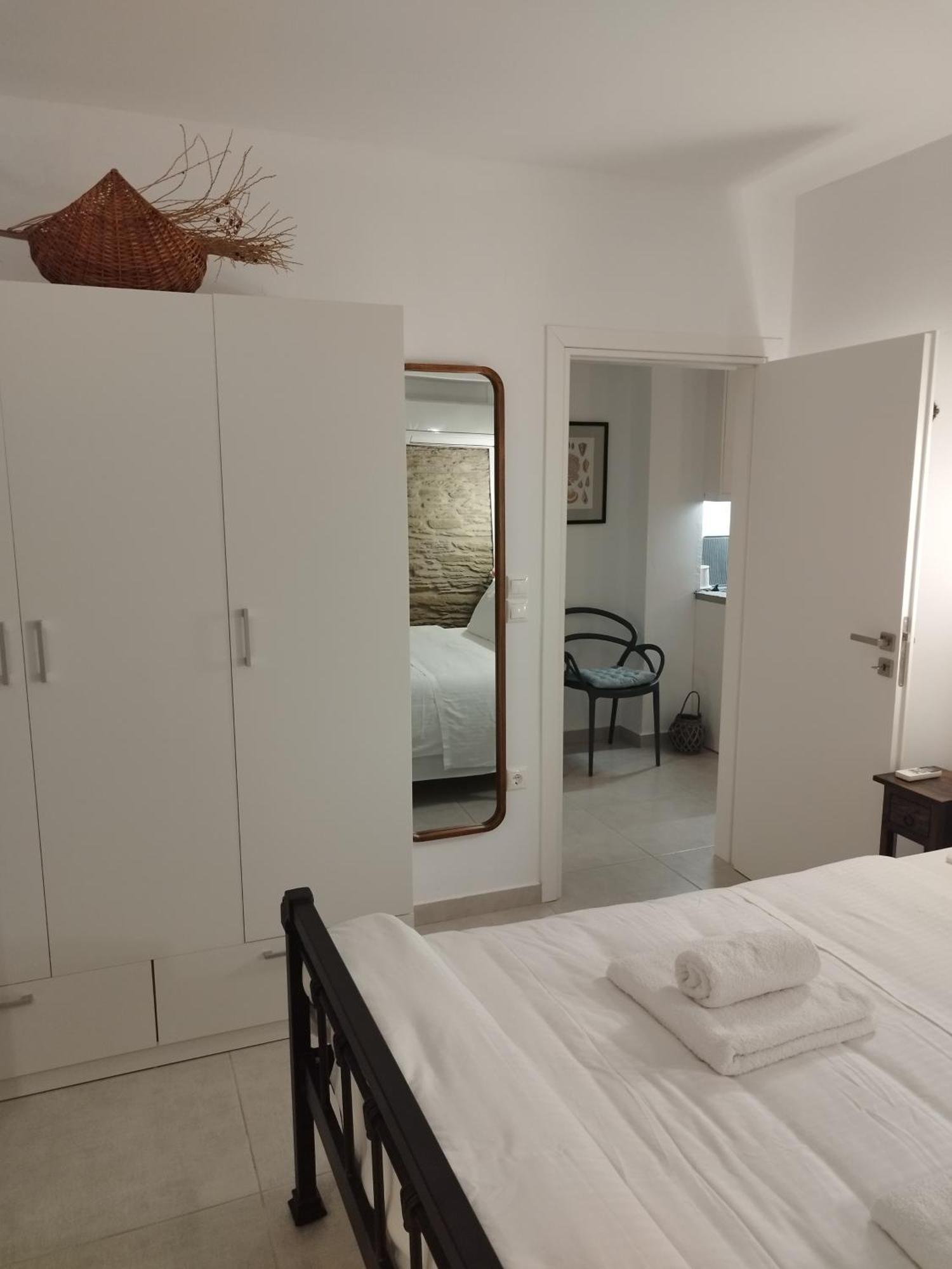 Korina'S Suites Andros Town Exterior photo